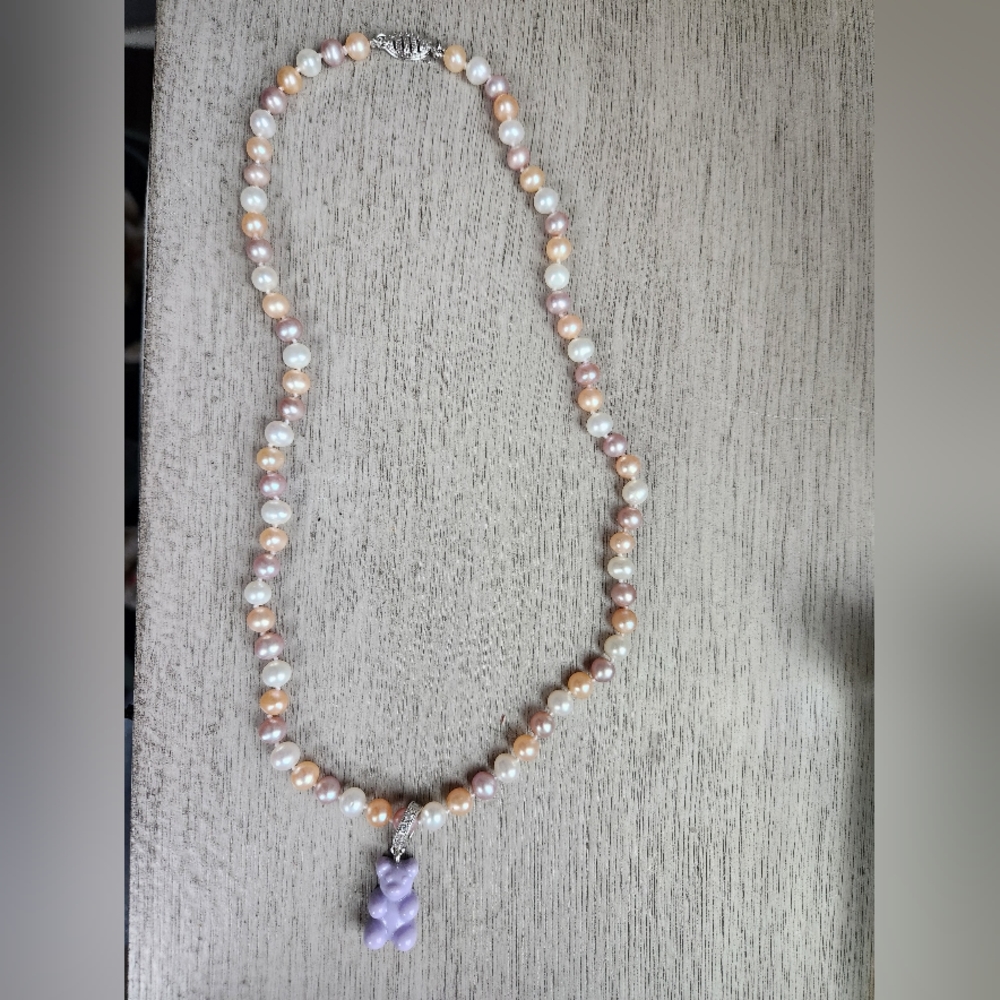 Freshwater pearl necklace with teddy bear pedant